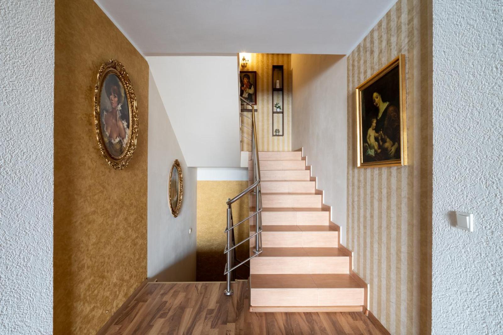 Farawayhomes Aparthotel Near Vienna Airport - Anytime Self Check-In Bruck an der Leitha Luaran gambar