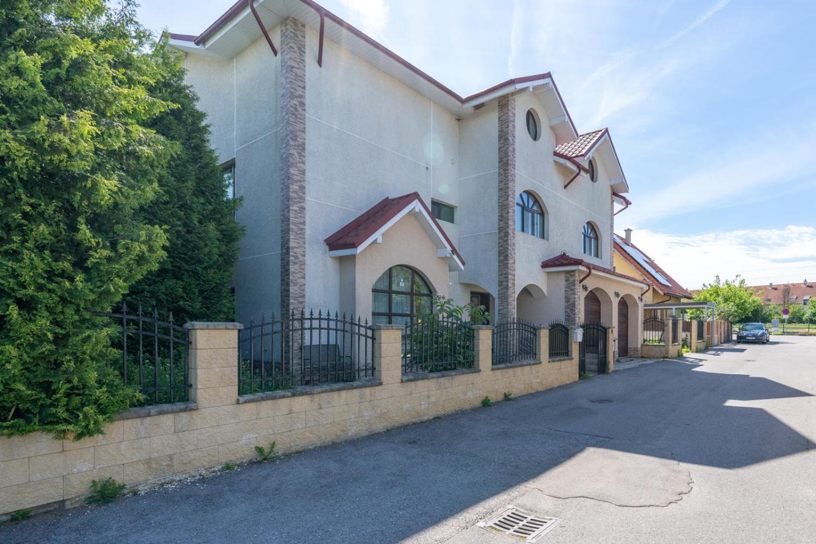 Farawayhomes Aparthotel Near Vienna Airport - Anytime Self Check-In Bruck an der Leitha Luaran gambar